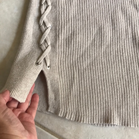 Cute beige long sleeve sweater👵🏻 - Picture 5 of 6